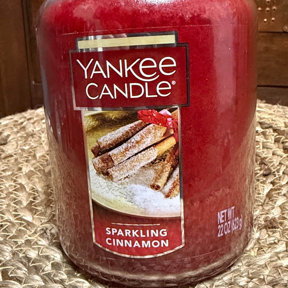 Yankee Candle Red Sparkling Cinnamon